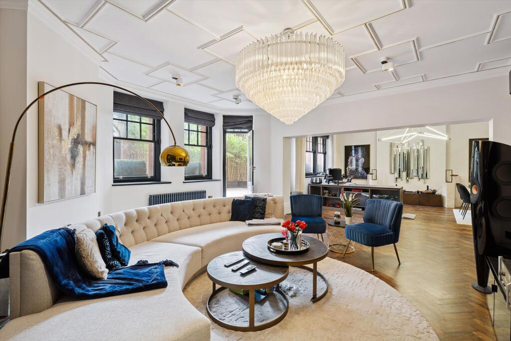 4 bed 1st Floor Flat for rent in Kensington. From Knight Frank