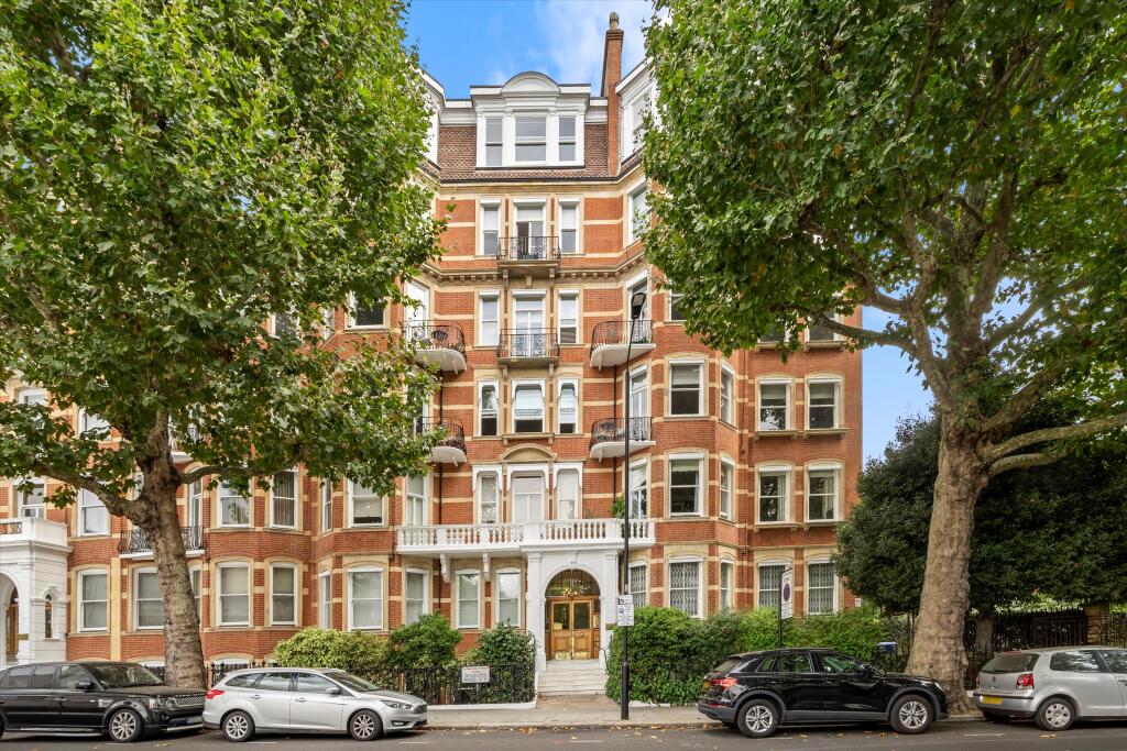 3 bed 1st Floor Flat for rent in London. From Knight Frank