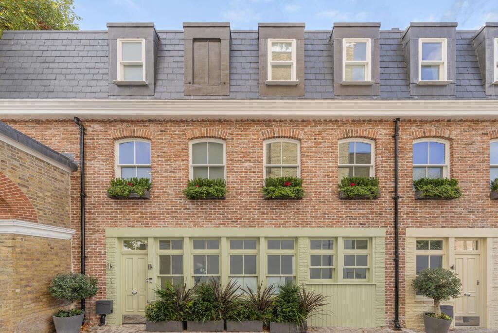 2 bed Mid Terraced House for rent in London. From Knight Frank