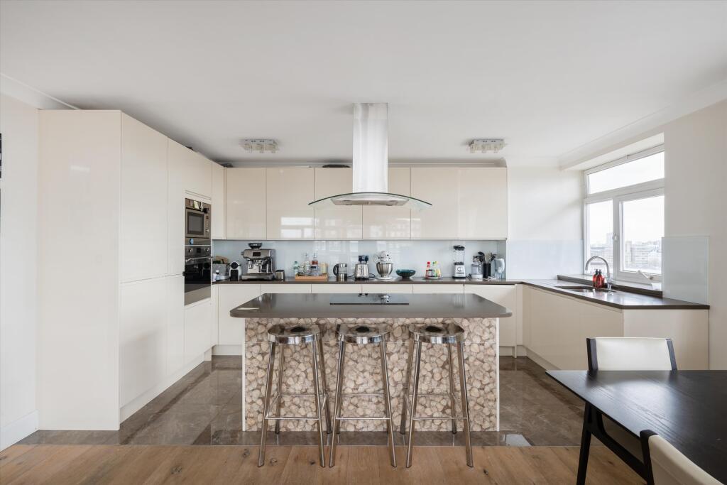 3 bed 1st Floor Flat for rent in London. From Knight Frank