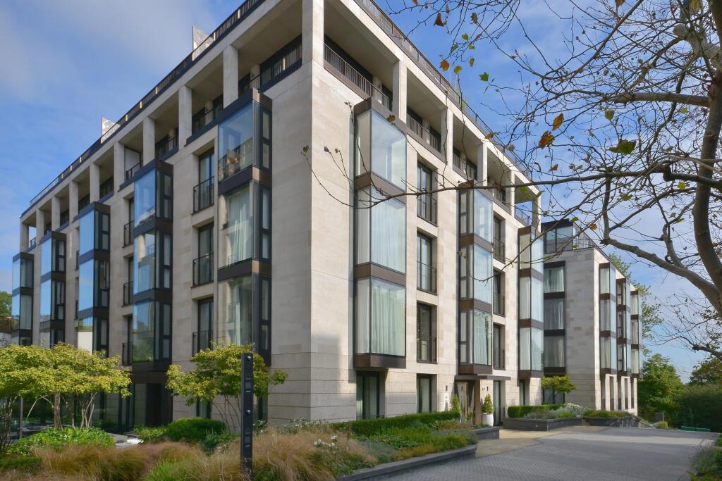 3 bed 1st Floor Flat for rent in London. From Knight Frank