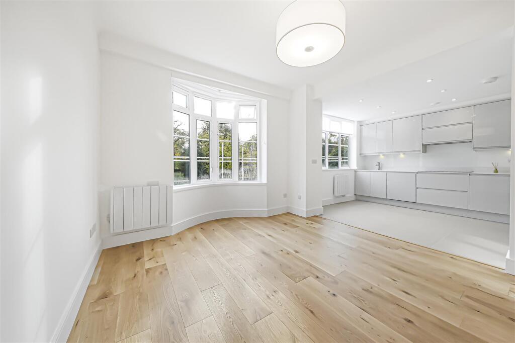 3 bed 1st Floor Flat for rent in London. From Knight Frank