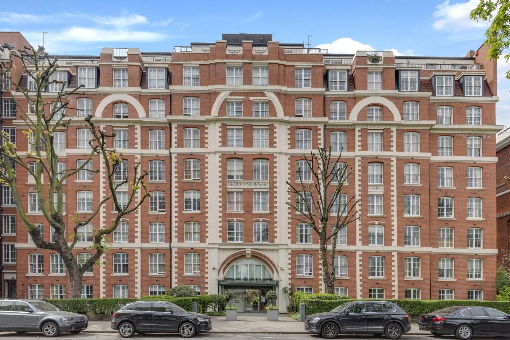 2 bed 1st Floor Flat for rent in London. From Knight Frank