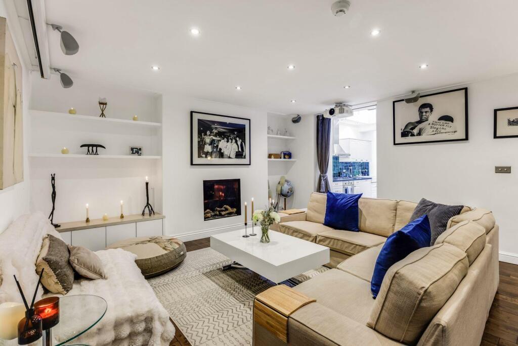 2 bed 1st Floor Flat for rent in London. From Knight Frank