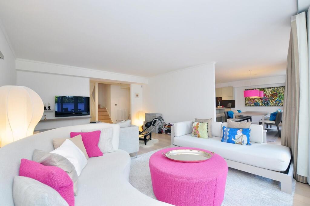 3 bed 1st Floor Flat for rent in London. From Knight Frank