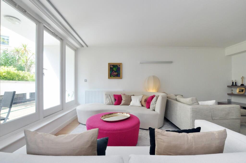 3 bed 1st Floor Flat for rent in London. From Knight Frank