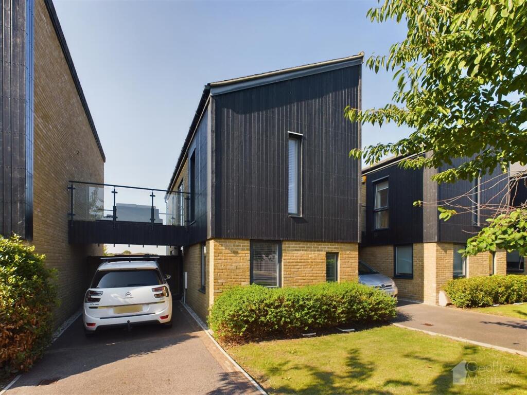 2 bed Detached for rent in Foster Street. From Geoffrey Matthew Estates - Old Harlow