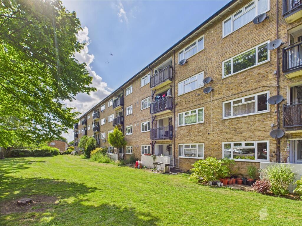 2 bed 1st Floor Flat for rent in Harlow. From Geoffrey Matthew Estates - Old Harlow