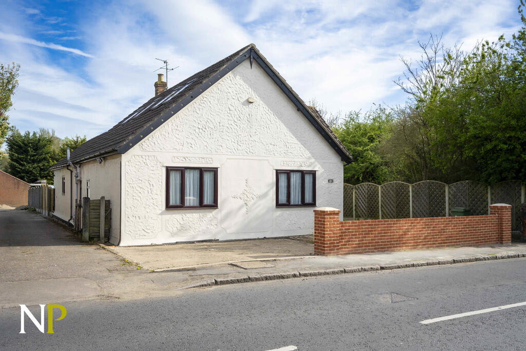 4 bed Chalet for rent in Kelvedon. From Nicholas Percival - Colchester