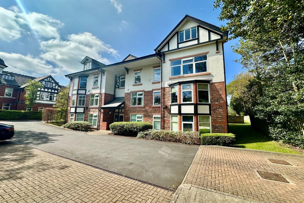 3 bed Penthouse for rent in Hale. From Gascoigne Halman - Altrincham