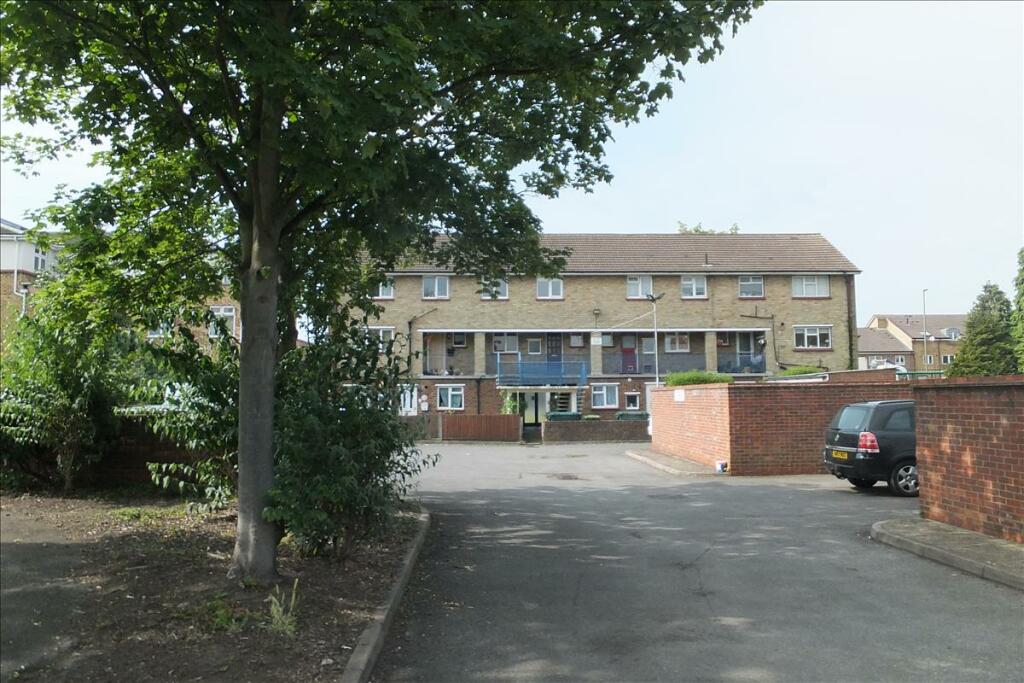 2 bed Flat for rent in Sunbury. From Forest Estate Agents - Feltham