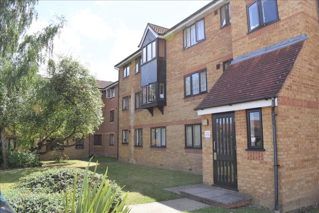 4 bed Studio for rent in Feltham. From Forest Estate Agents - Feltham