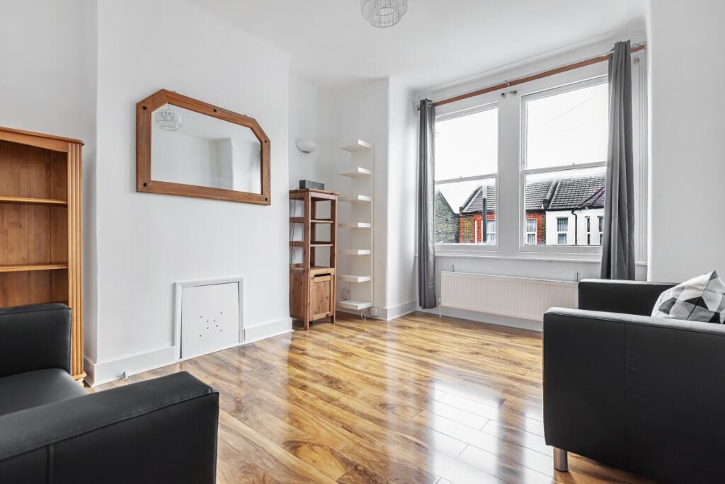 3 bed Flat for rent in Merton. From Kinleigh Folkard & Hayward