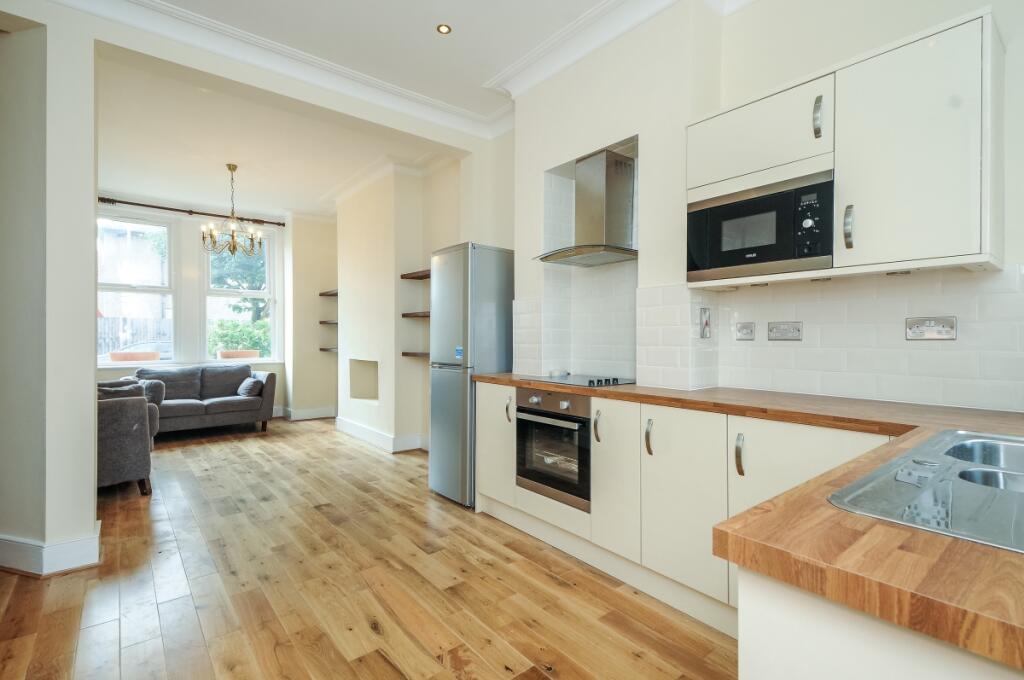 2 bed Detached House for rent in Merton. From Kinleigh Folkard & Hayward