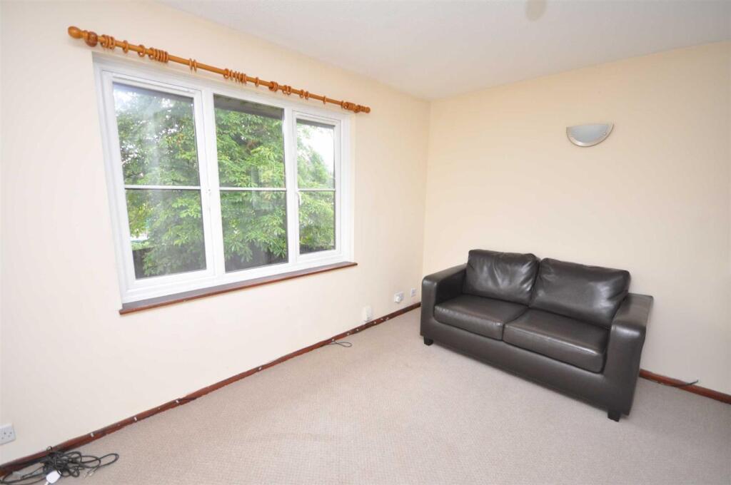 1 bed 1st Floor Flat for rent in Mitcham. From Kinleigh Folkard & Hayward - Sales - Tooting
