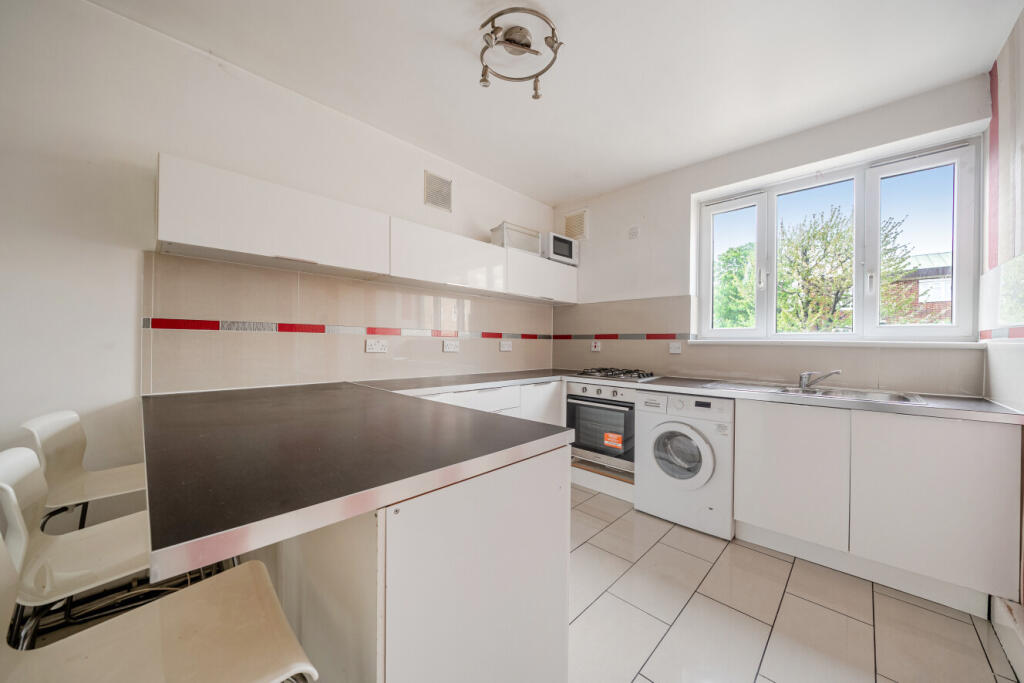 3 bed 1st Floor Flat for rent in London. From Kinleigh Folkard & Hayward - Sales - Tooting