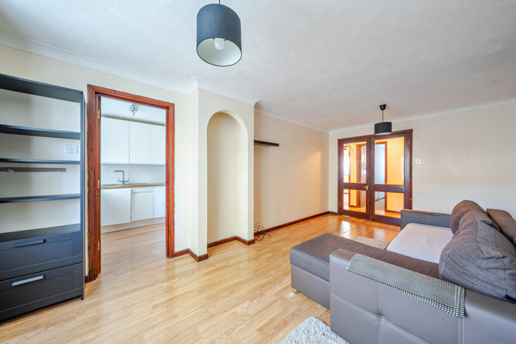 2 bed 1st Floor Flat for rent in Mitcham. From Kinleigh Folkard & Hayward - Sales - Tooting