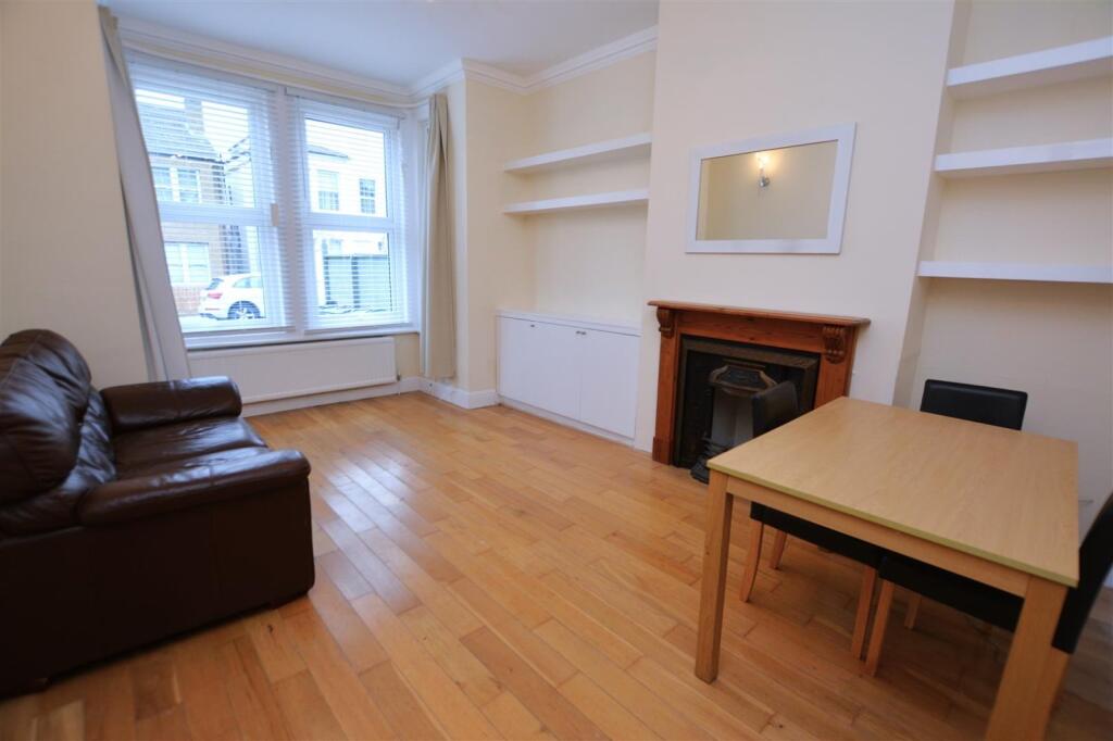 1 bed 1st Floor Flat for rent in Merton. From Kinleigh Folkard & Hayward - Sales - Tooting