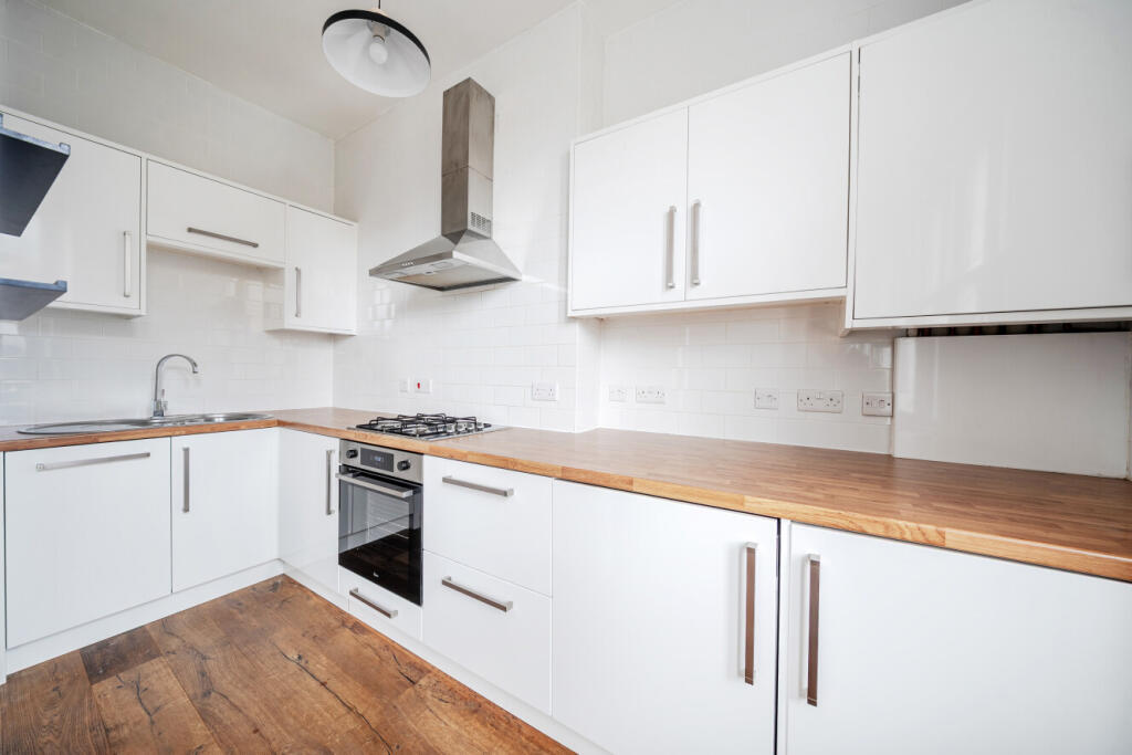 1 bed 1st Floor Flat for rent in Merton. From Kinleigh Folkard & Hayward - Sales - Tooting