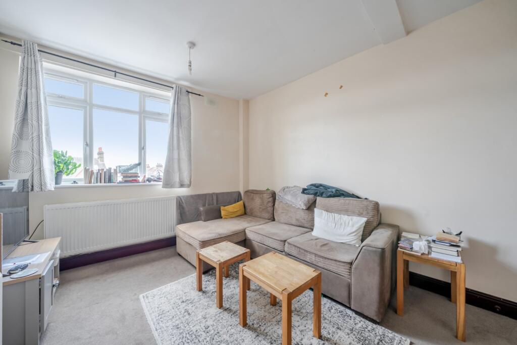 2 bed 1st Floor Flat for rent in Merton. From Kinleigh Folkard & Hayward - Sales - Tooting 2 bed 1st Floor Flat for rent in Merton. From Kinleigh Folkard & Hayward - Sales - Tooting