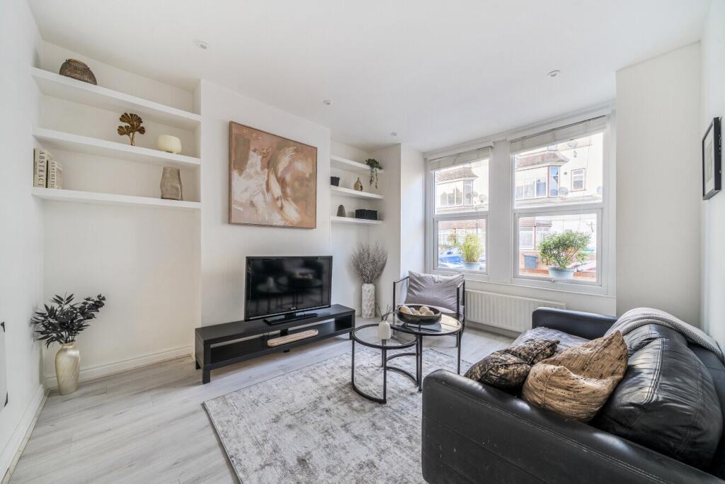 1 bed 1st Floor Flat for rent in Mitcham. From Kinleigh Folkard & Hayward - Sales - Tooting