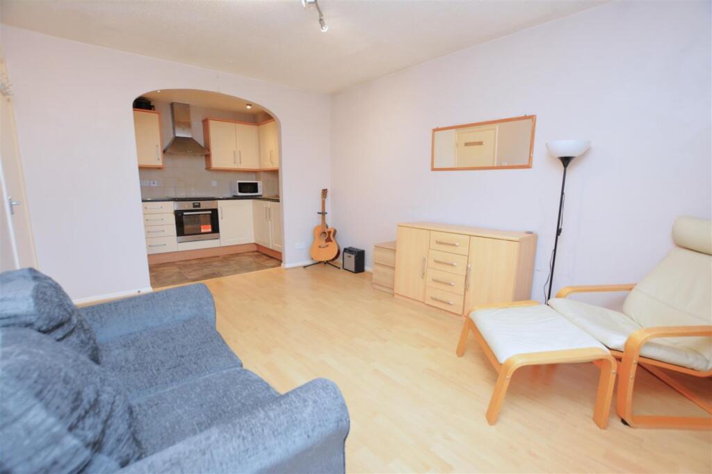 1 bed 1st Floor Flat for rent in Mitcham. From Kinleigh Folkard & Hayward - Sales - Tooting