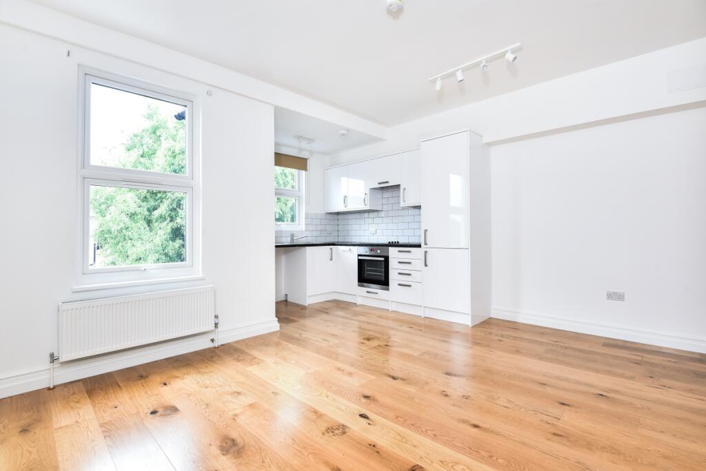 3 bed 1st Floor Flat for rent in London. From Kinleigh Folkard & Hayward - Sales - Tooting