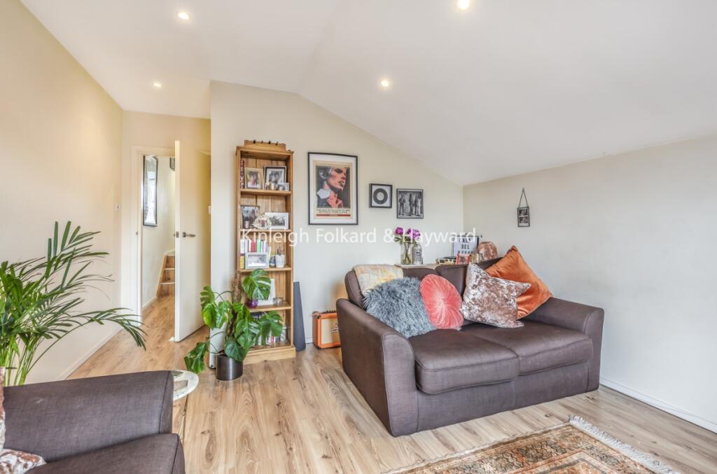 2 bed 1st Floor Flat for rent in Streatham. From Kinleigh Folkard & Hayward - Sales - Tooting 2 bed 1st Floor Flat for rent in Streatham. From Kinleigh Folkard & Hayward - Sales - Tooting