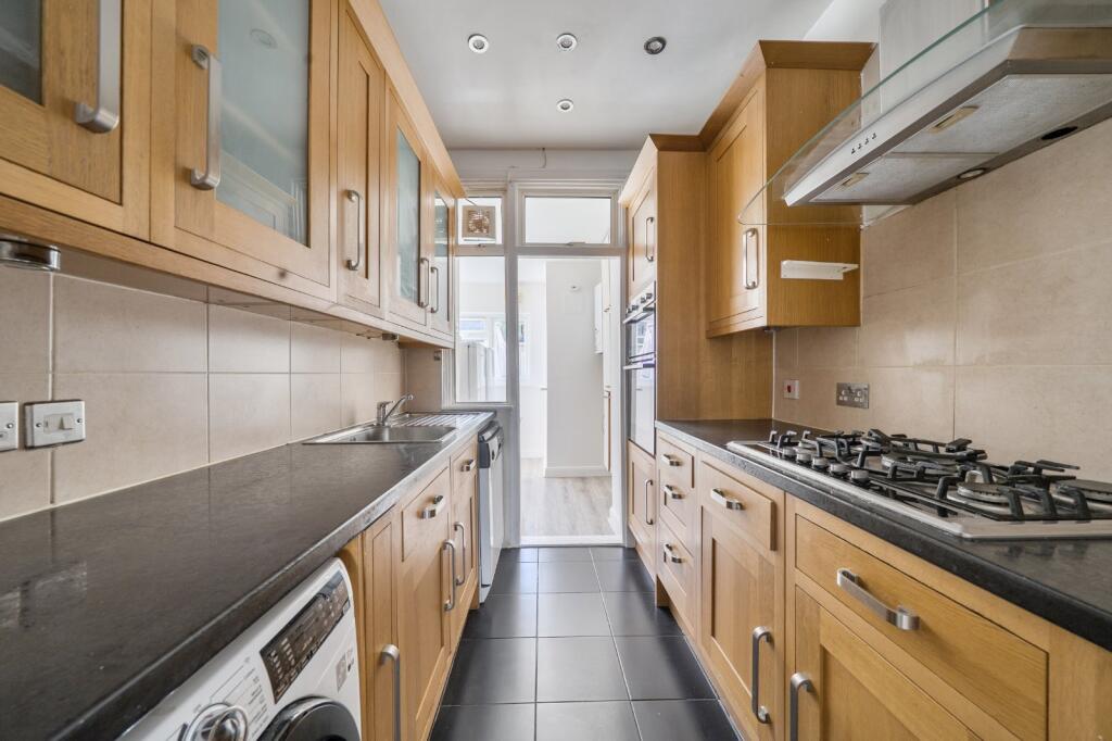 4 bed Detached for rent in Mitcham. From Kinleigh Folkard & Hayward - Sales - Tooting 4 bed Detached for rent in Mitcham. From Kinleigh Folkard & Hayward - Sales - Tooting