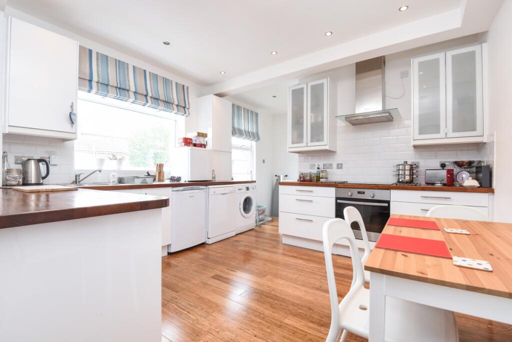 2 bed 1st Floor Flat for rent in Merton. From Kinleigh Folkard & Hayward - Sales - Tooting