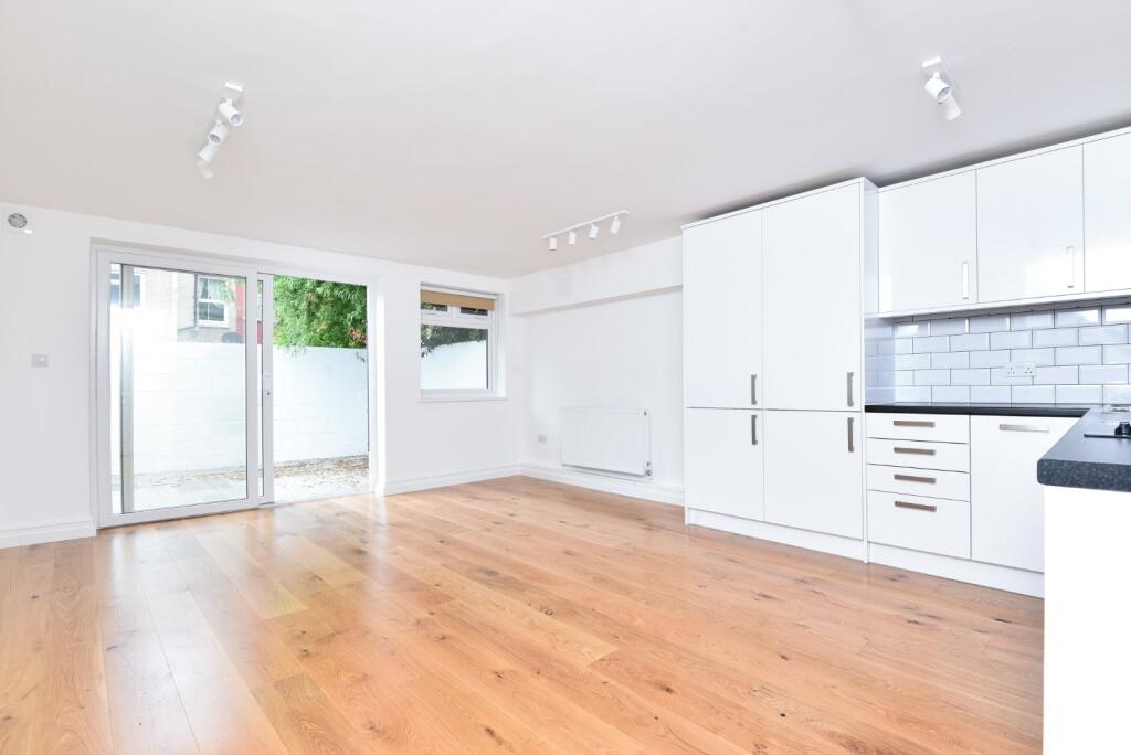 1 bed 1st Floor Flat for rent in London. From Kinleigh Folkard & Hayward - Sales - Tooting 1 bed 1st Floor Flat for rent in London. From Kinleigh Folkard & Hayward - Sales - Tooting