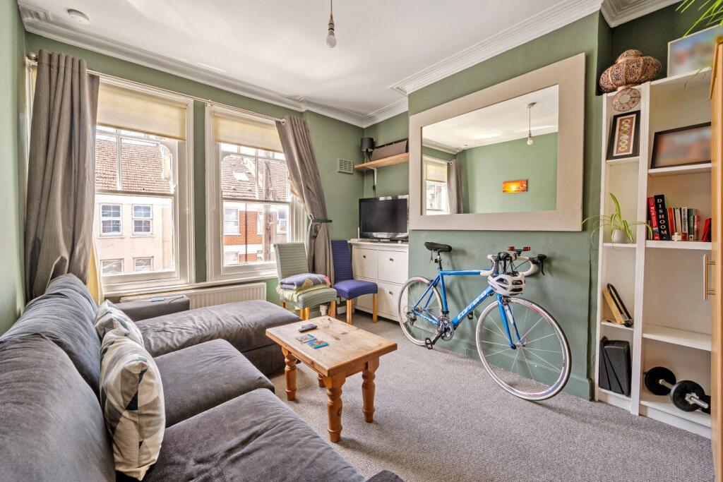 2 bed 1st Floor Flat for rent in Merton. From Kinleigh Folkard & Hayward - Sales - Tooting 2 bed 1st Floor Flat for rent in Merton. From Kinleigh Folkard & Hayward - Sales - Tooting