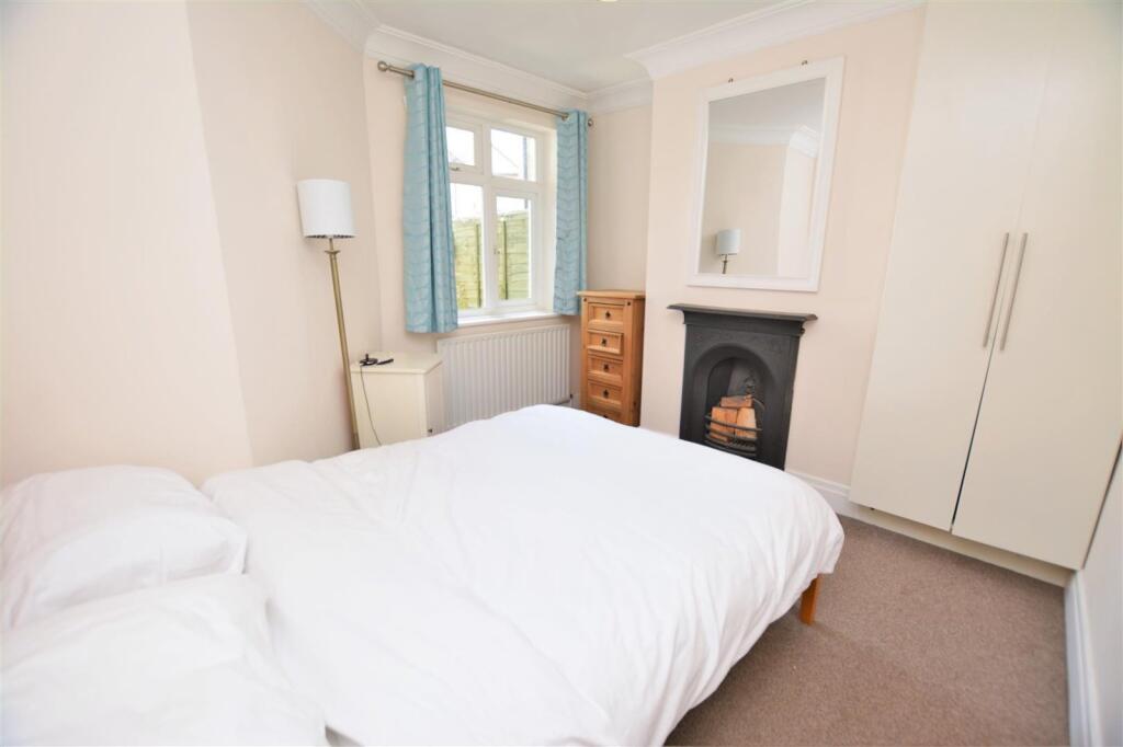 1 bed Annexe for rent in Merton. From Kinleigh Folkard & Hayward - Sales - Tooting
