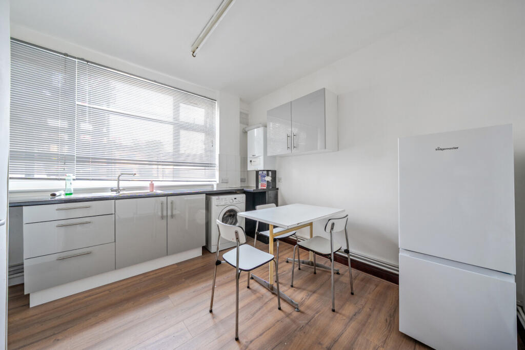 2 bed 1st Floor Flat for rent in Merton. From Kinleigh Folkard & Hayward - Sales - Tooting