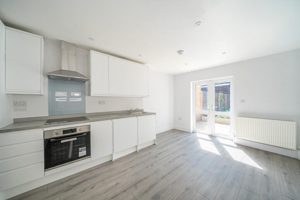 2 bed 1st Floor Flat for rent in London. From Kinleigh Folkard & Hayward - Sales - Tooting 2 bed 1st Floor Flat for rent in London. From Kinleigh Folkard & Hayward - Sales - Tooting