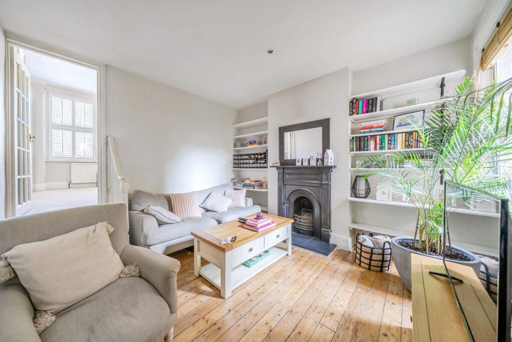 2 bed 1st Floor Flat for rent in Merton. From Kinleigh Folkard & Hayward - Sales - Tooting