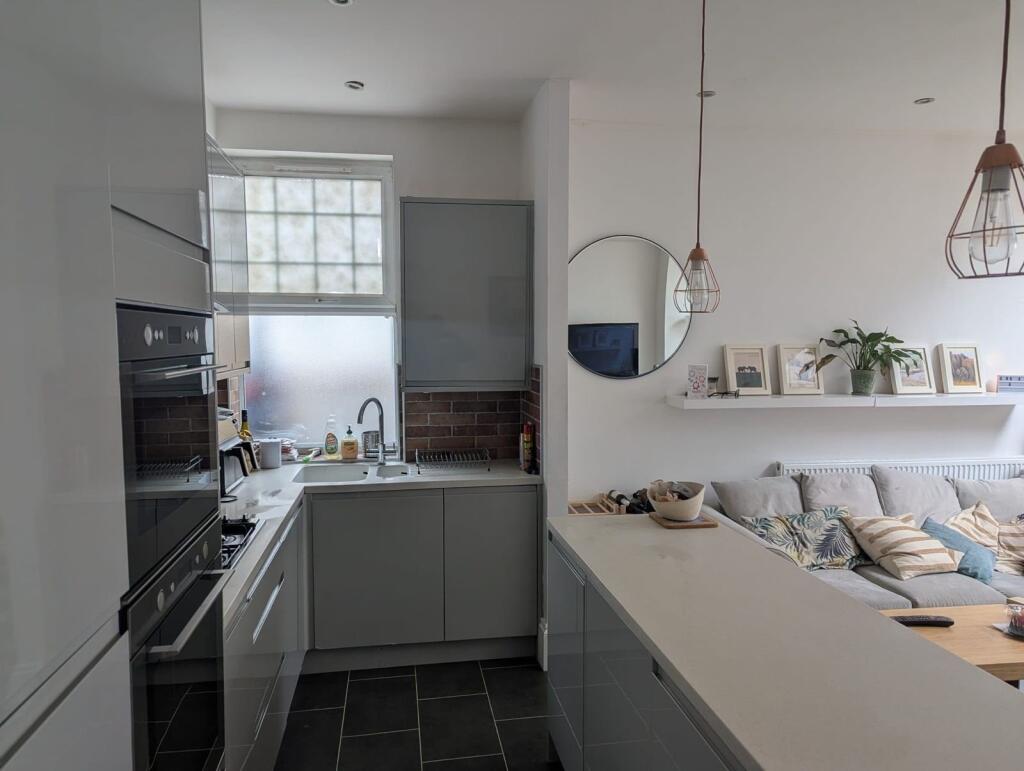 2 bed 1st Floor Flat for rent in London. From Kinleigh Folkard & Hayward - Sales - Tooting
