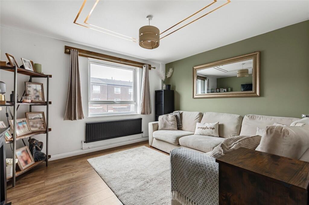 4 bed Mid Terraced House for rent in Merton. From Kinleigh Folkard & Hayward - Sales - Tooting