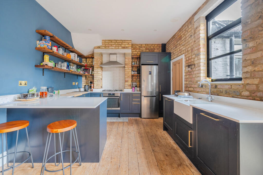 3 bed Detached for rent in Merton. From Kinleigh Folkard & Hayward - Sales - Tooting