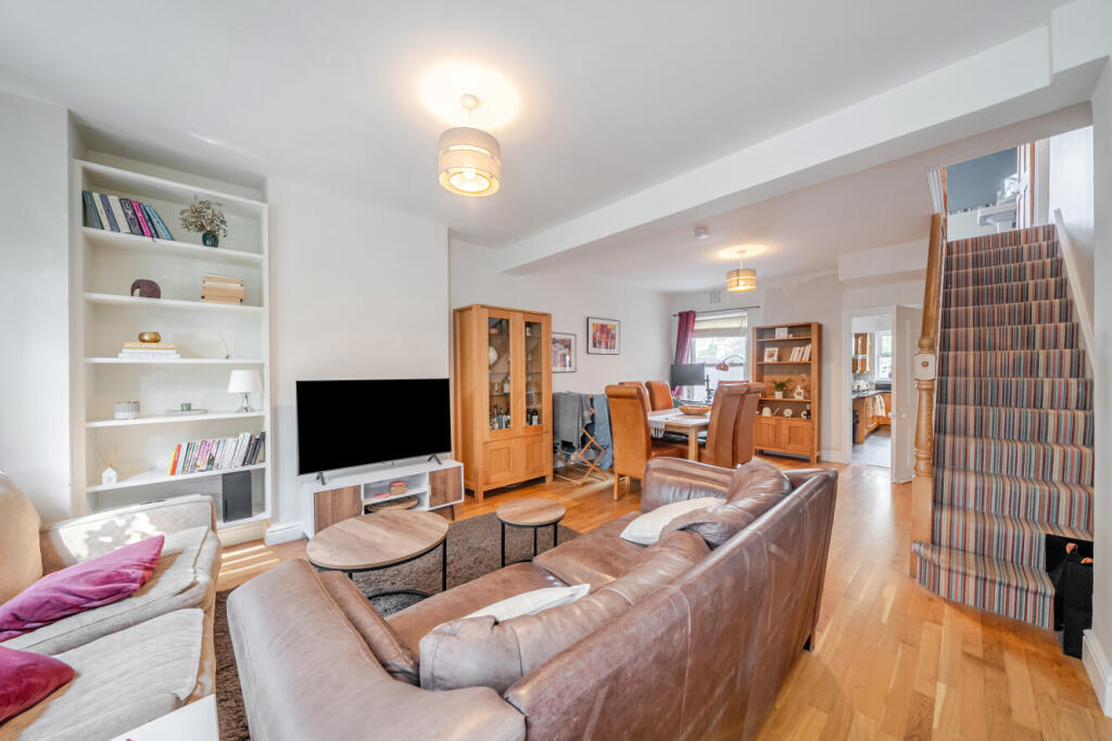 2 bed Detached for rent in Merton. From Kinleigh Folkard & Hayward - Sales - Tooting 2 bed Detached for rent in Merton. From Kinleigh Folkard & Hayward - Sales - Tooting