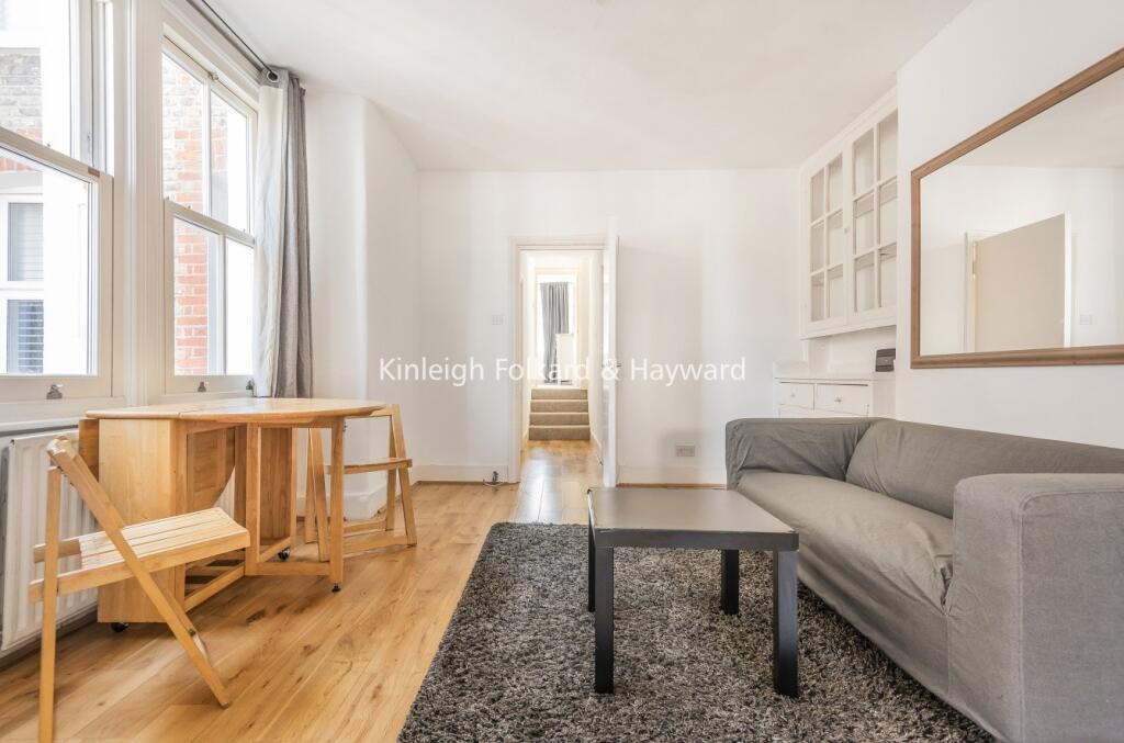 3 bed 1st Floor Flat for rent in London. From Kinleigh Folkard & Hayward - Sales - Tooting 3 bed 1st Floor Flat for rent in London. From Kinleigh Folkard & Hayward - Sales - Tooting