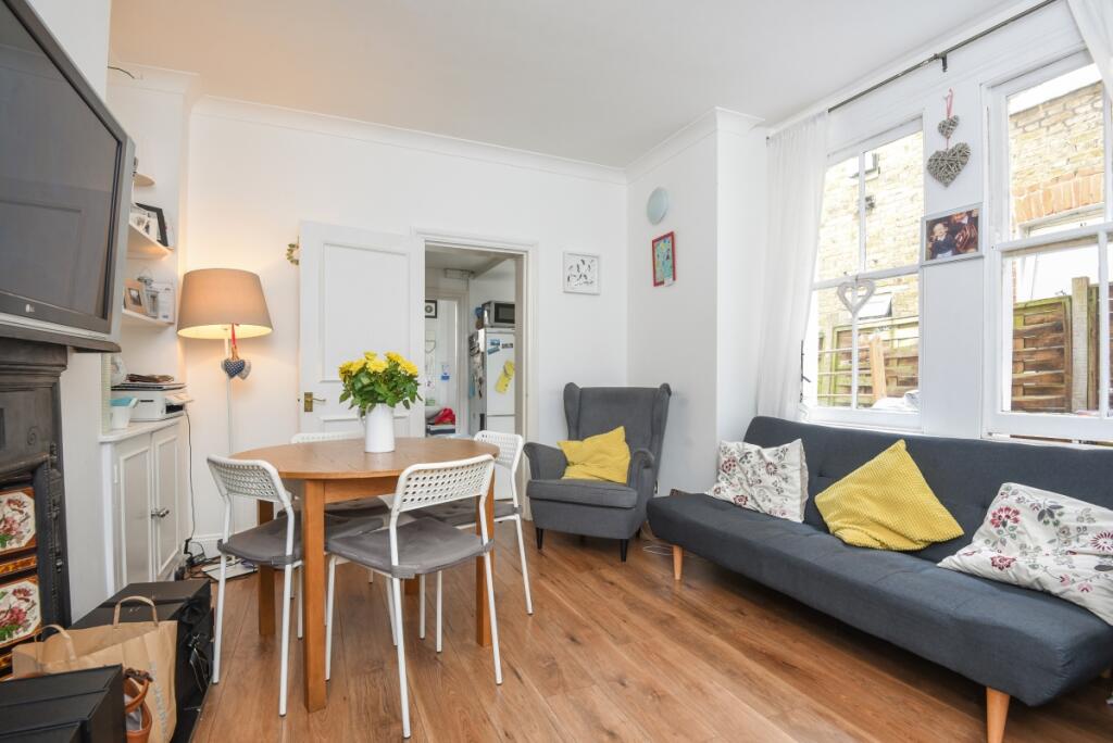 2 bed 1st Floor Flat for rent in Merton. From Kinleigh Folkard & Hayward - Sales - Tooting 2 bed 1st Floor Flat for rent in Merton. From Kinleigh Folkard & Hayward - Sales - Tooting