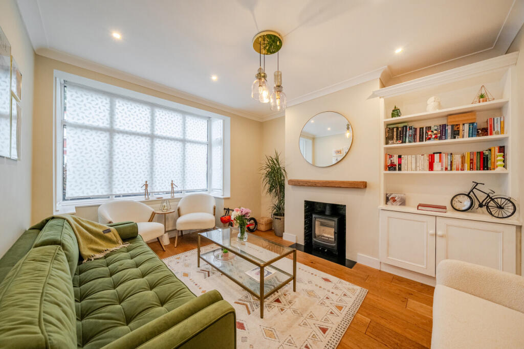 4 bed Mid Terraced House for rent in London. From Kinleigh Folkard & Hayward - Sales - Tooting 4 bed Mid Terraced House for rent in London. From Kinleigh Folkard & Hayward - Sales - Tooting