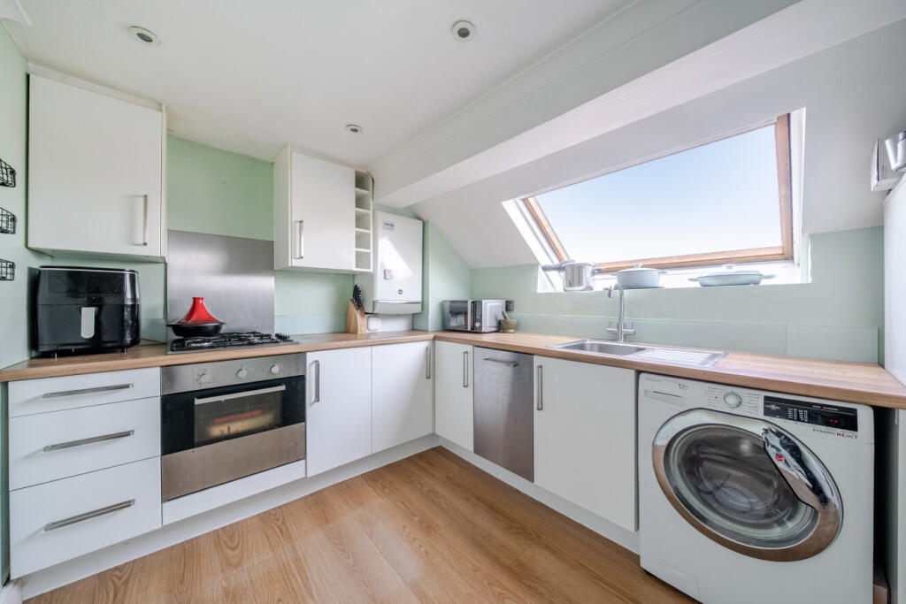 1 bed 1st Floor Flat for rent in London. From Kinleigh Folkard & Hayward - Sales - Tooting