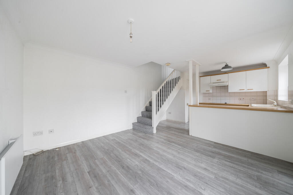 1 bed Detached for rent in Mitcham. From Kinleigh Folkard & Hayward - Sales - Tooting 1 bed Detached for rent in Mitcham. From Kinleigh Folkard & Hayward - Sales - Tooting