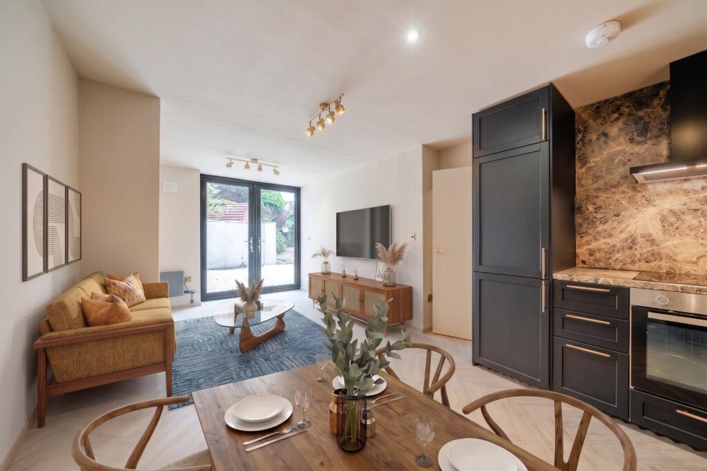 2 bed 1st Floor Flat for rent in Mitcham. From Kinleigh Folkard & Hayward - Sales - Tooting 2 bed 1st Floor Flat for rent in Mitcham. From Kinleigh Folkard & Hayward - Sales - Tooting
