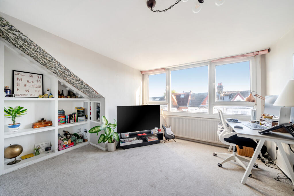 1 bed 1st Floor Flat for rent in Streatham. From Kinleigh Folkard & Hayward - Sales - Tooting