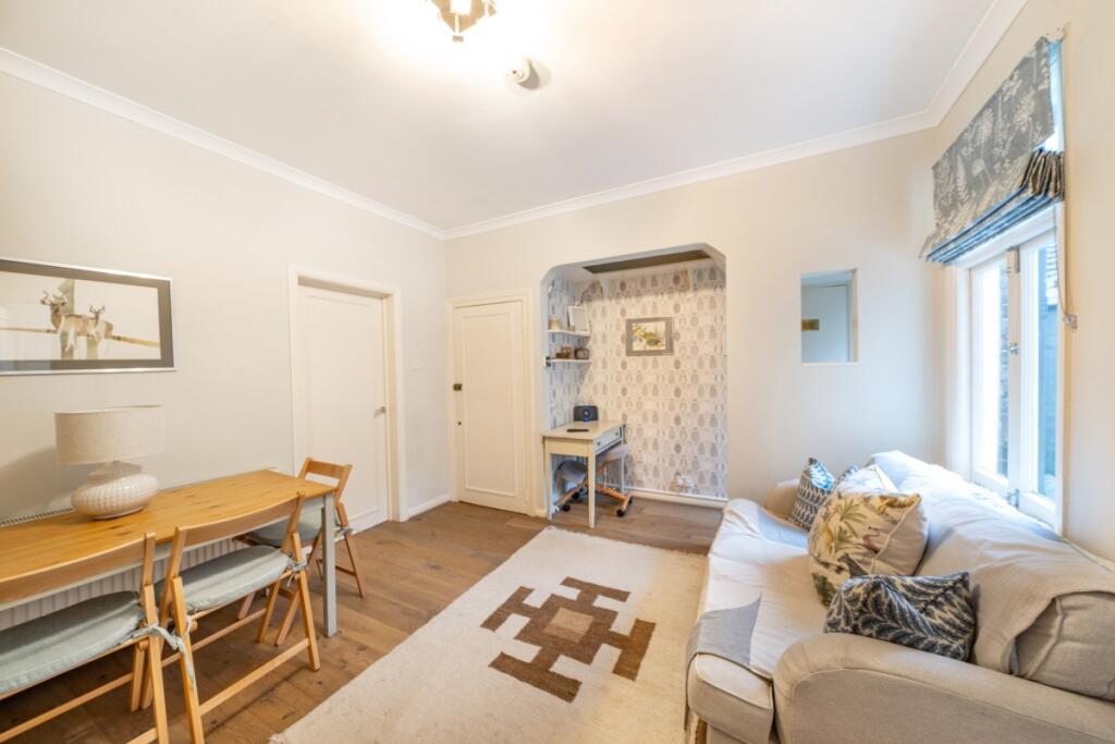 1 bed 1st Floor Flat for rent in London. From Kinleigh Folkard & Hayward