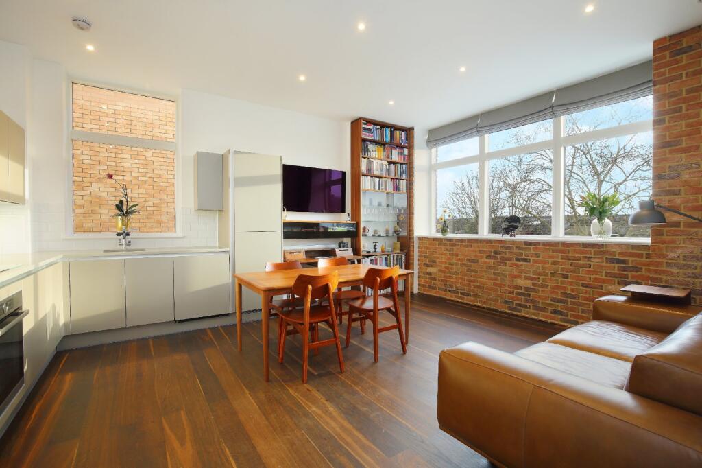 3 bed 1st Floor Flat for rent in London. From Kinleigh Folkard & Hayward - Sales - Highgate