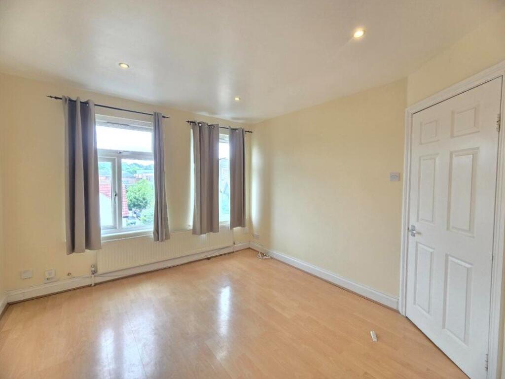 2 bed 1st Floor Flat for rent in Hendon. From Kinleigh Folkard & Hayward - Sales - Highgate